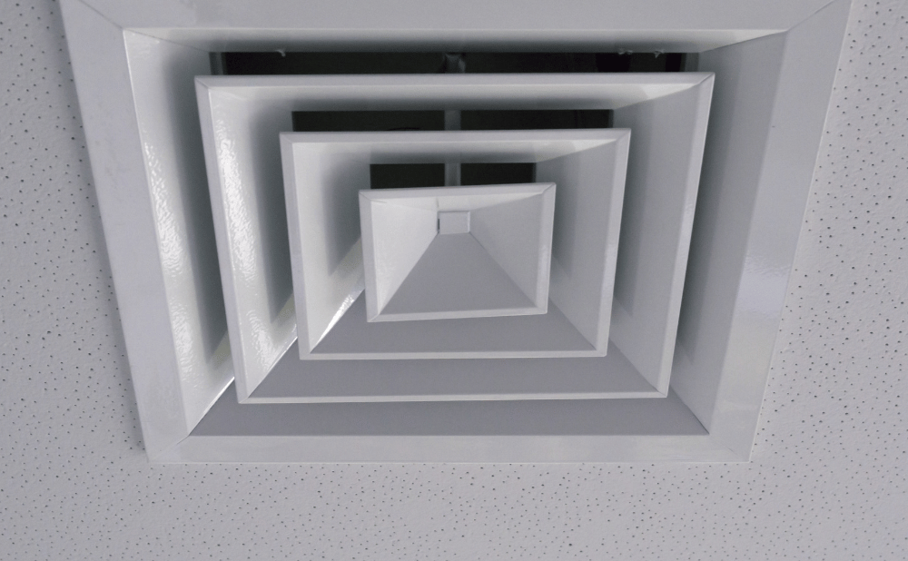 部屋の換気は換気扇だけで十分？効果と注意点を解説