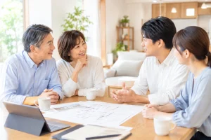 二世帯住宅について、どんな間取が良いか相談している様子